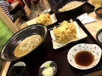 「先に食べる？待つ？」（画像はイメージ）