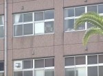 「素足が見えない生徒を見つけたら殺す」 学校を脅迫した男を逮捕