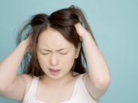 恥ずかしすぎる……！　女子がやらかした「しくじりメイク」4選