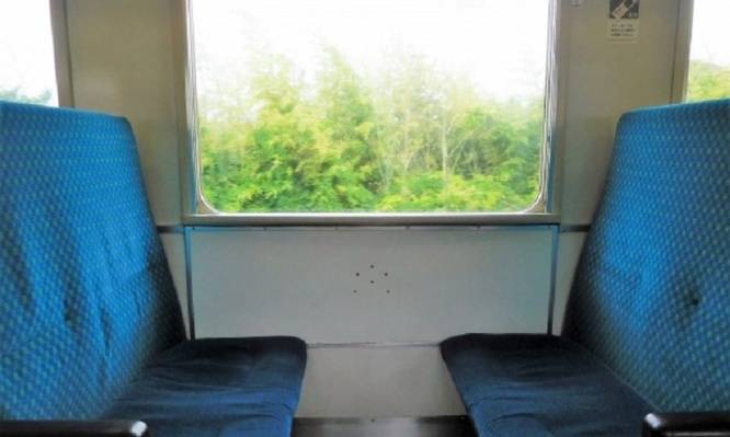 「3時間の電車の旅、向かいの席に座ったのは年配の親子。『老人は相撲が好きだろう』と話しかけたが...」（東京都・50代男性）