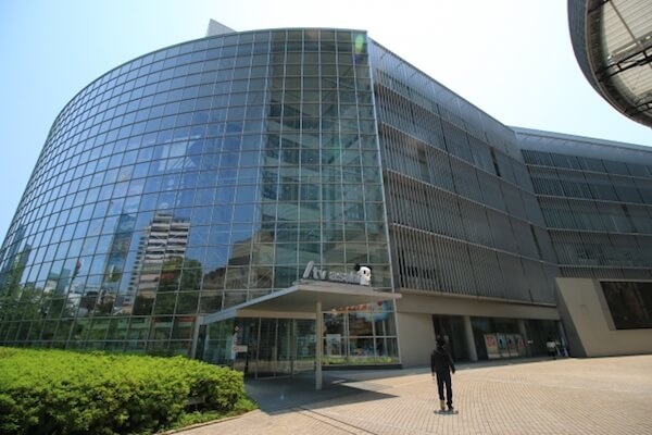 室井佑月がテレ朝アナを「頭おかしい」と絶叫?BS討論番組で波乱続出のワケ(写真はテレビ朝日本社)
