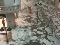 世はまさに異常気象、真夏のイタリアで氷の洪水。猛暑の後大量のひょうが降り注ぐ