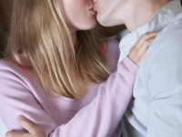 下手くそなのに気持ちいい……！　女子がキュンとした「不器用なキス」3選