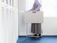 楽に運べてサッと使える！　狭い部屋にうれしいデスクが新登場