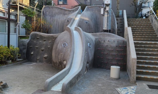 どうしてこうなった　奇怪すぎる「象が連結した滑り台」の謎を追う