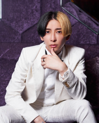 Instagram:ヒカル（＠tadanokarisuma）