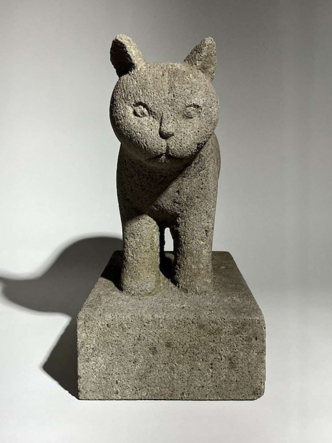 猫石像(青森県つがる市・高山稲荷神社所蔵)、画像は「ねこ太朗」（＠nekotaro1601）さん提供