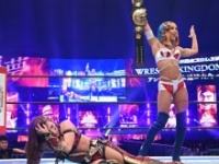 IWGP女子のベルトを強奪したサーシャ・パンクス改めメルセデス・モネー