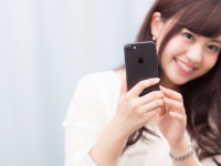 会いたいよ……女子大生が寂しいときに彼氏に送る「かまってLINE」4選