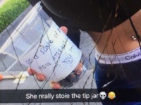 チップの入ったカップを盗んだ10代少女、ネット民に追跡される