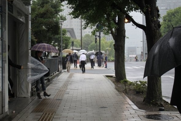国会議事堂前駅の出口。ここなど、デモの間は溢れんばかりの人がいた場所だが