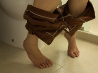 トイレットペーパーでお尻を拭くのは意味がない？常用すると切れ痔や尿路感染症の原因にもなると指摘（アメリカ）