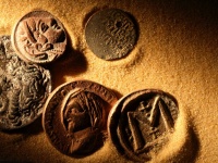 難破船だらけの絶海の孤島で発見された謎の古代ローマ時代の銀貨