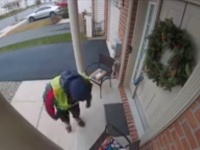 荷物をありがとう！玄関先に配達員へ差し入れを置いた女性、苦労が報われた配達員の喜びの姿が！（アメリカ）