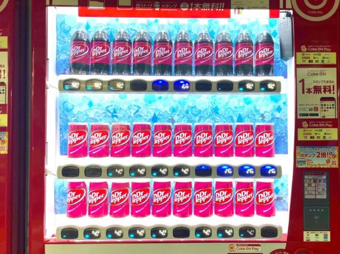 ドクターペッパーしか入っていない自販機（画像提供：コカ・コーラ ボトラーズジャパン）