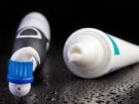 研磨剤のマイクロビーズは環境にも身体にも悪影響が!（shutterstock.com）