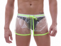 水着もおしゃれに重ね着感覚。男性用海水パンツにオンする透明パンツ