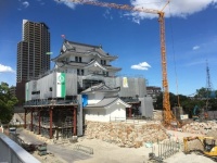天守が姿を現した、建築中の尼崎城（写真提供：尼崎市城内まちづくり推進課）
