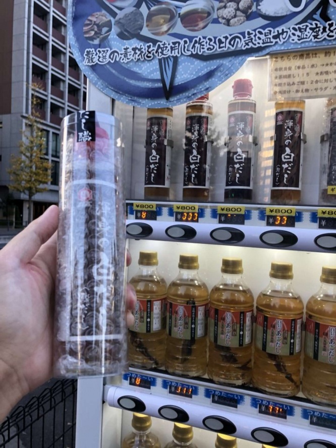 容器からすでにほんのり鰹の香りがする