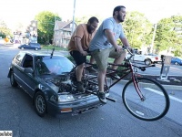 これもエコ？自転車を漕いで動かす人力自動車
