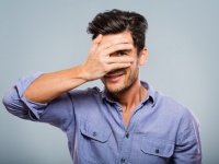 ハイスペの可能性大！合コンで「ダンマリ男子」を狙うべき理由