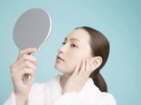 女性が一番「何とかしたい」と思う肌トラブルTOP5！　2位「乾燥」、1位は……