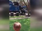 ゴミ収集車の作業を見ていた子どもに、ドライバーから素敵なサプライズが！