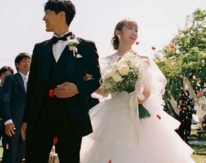 たまらんボディー”熊田曜子、白のランジェリーにガーターストッキング