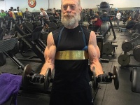 『セッション』の鬼教師役J・K・シモンズがジムでマッチョ化してる写真が話題に