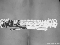 古代エジプトの女性のミイラから発見された臀部のタトゥ。その意味を解読