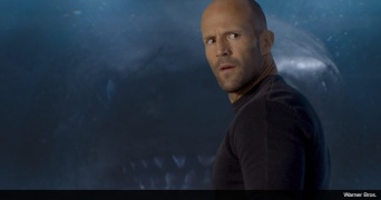 ジェイソン・ステイサム、海洋パニック映画『The Meg』撮影のため本物のサメと泳いだ体験を告白！