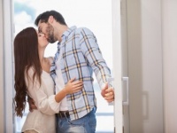 これが新婚のリアル……!?　結婚したら、毎日旦那さんとキスしたい？⇒「はい」はたったの〇〇％