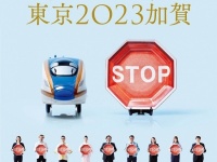右の皿は、東京2023加賀プロジェクトの九谷焼。「金沢への嫉妬の炎で焼き上げ」たという（画像はプレスリリースより）
