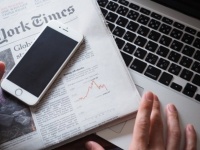 AIが新聞の見出しを考える時代が来る？（画像はイメージ）