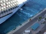 なんてこった…！笑　豪華客船の旅行中、寄港地で置いてけぼりになってしまう。