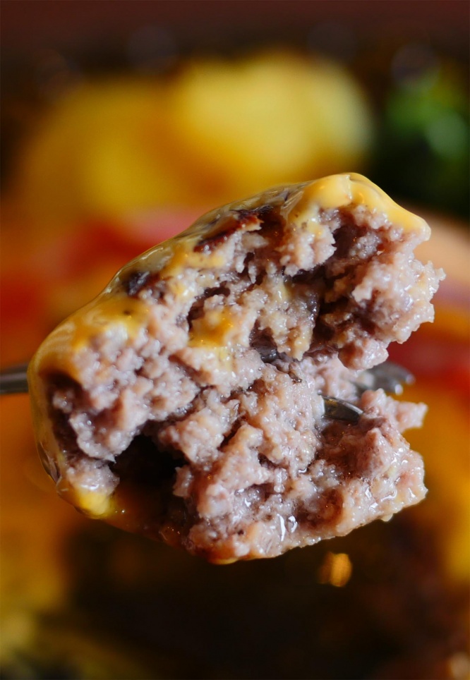 dennys-hamburg-steak-bacon-cheese3