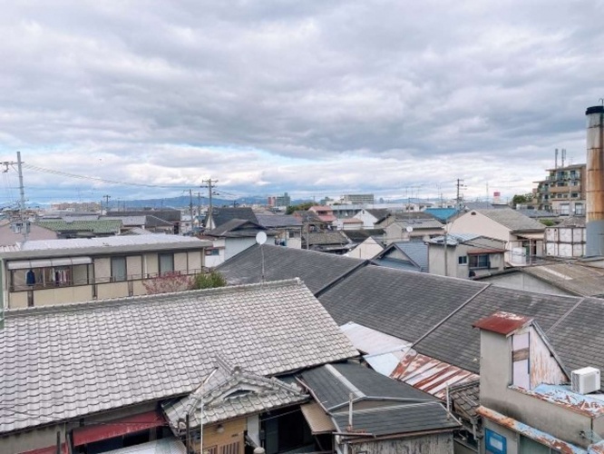 隣から変なニオイが......（画像はイメージ）