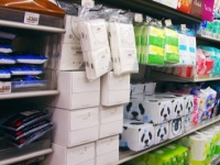 み、見ないでっ……！　生理用品を買うのが「恥ずかしい瞬間」10