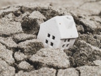 地震の前に現れる奇妙な電場異常が地震予知に利用できる可能性