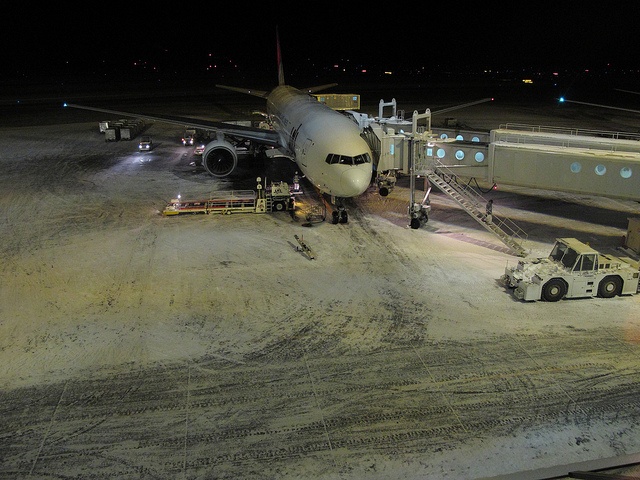 悪天候と機材繰りの影響で多くの便が欠航（MIKI Yoshihitoさん撮影、Flickrより）