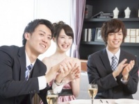 結婚式の二次会での出会いに期待している独身男性は●％！