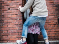 3大胸キュン「壁ドン・頭ポンポン・あごクイ」で、女子は本当にときめく？　約半数「NO」と回答