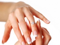 ありがたいだと!?　彼女が「婚約指輪はいらない」と言ったときに男性が思うこと4つ！