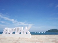 高松港に設置された「＃upTAK」（以下写真は坂口祐さん「物語を届けるしごと
