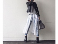 レーススカートのレイヤードは、黒で甘さを抑えて　＃東京365日コーデ