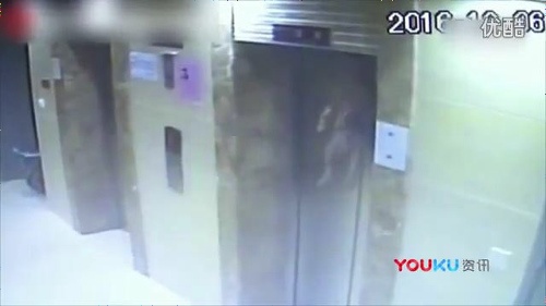 エレベーターに首吊り