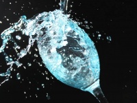 海水から水道水より低コストの飲料水を生成するシステムが開発される