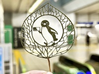 改札前で撮影された〝葉っぱのSuica〟に5.1万人感動　「神の領域」「元気のチャージ、頂きました！」