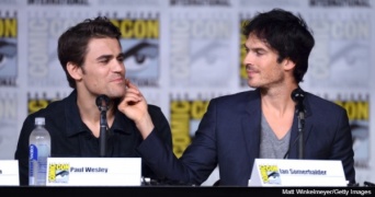 人気海外ドラマ『ヴァンパイア・ダイアリーズ』のイケメンコンビが久しぶりに再会！