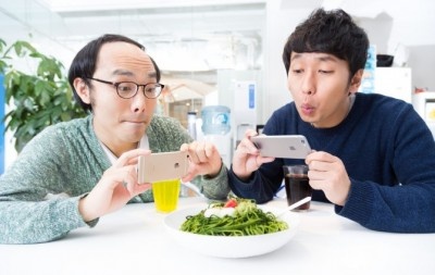 意外といる!?　休日も職場の人と遊ぶ男性⇒●％